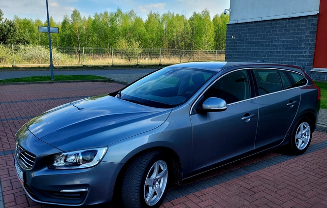 Volvo V60 cena 53900 przebieg: 153000, rok produkcji 2017 z Świerzawa małe 106